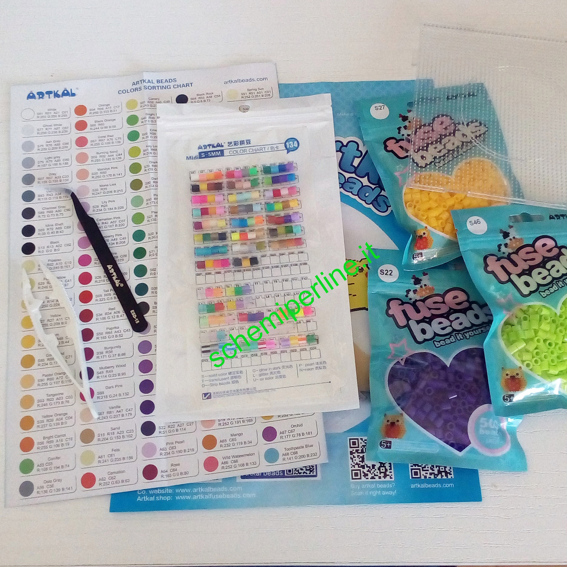 Campioni gratuiti perline da stirare marca Artkal fuse beads