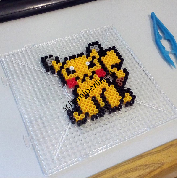 Pikachu con le perline da stirare Hama Beads foto lavoro 2