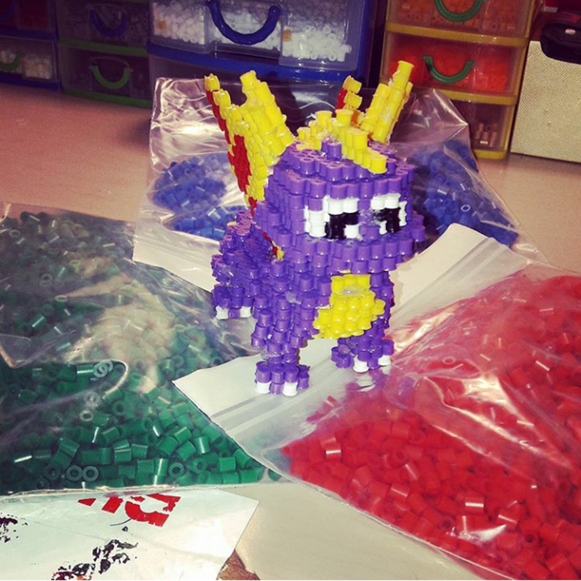 Spyro in 3D con le perline da stirare Pyssla Follower Instagram hama_beads_samux